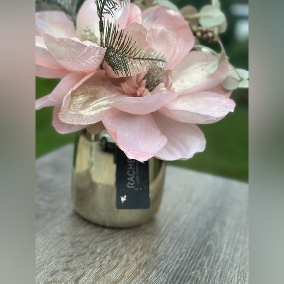 NWT/ Beautiful Blush Faux Flowers by Rachel Zoe - Picture 4 of 4